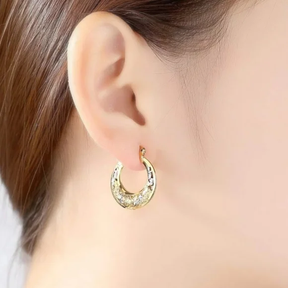 🎀14k Hollowed out Butterfly Hoops - Picture 2 of 6